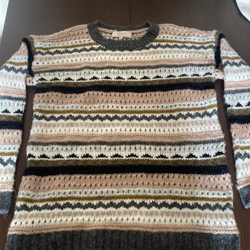 LOFT Sweater - Picture 1 of 3